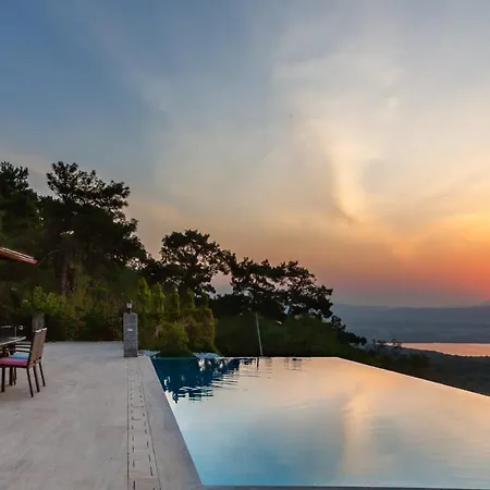 Sleeps 6 Pool Air Con Wifi * Kuyucak