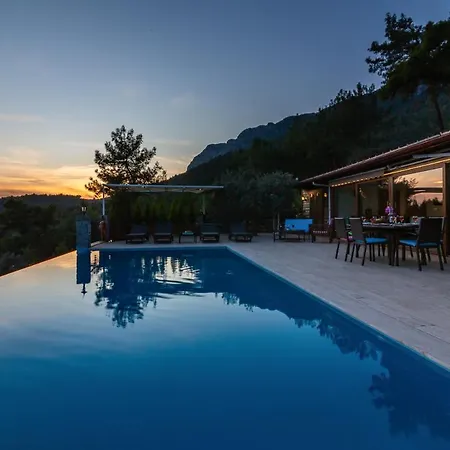 Sleeps 6 Pool Air Con Wifi Villa