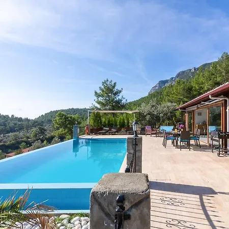 Villa Sleeps 6 Pool Air Con Wifi