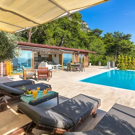Villa Sleeps 6 Pool Air Con Wifi *