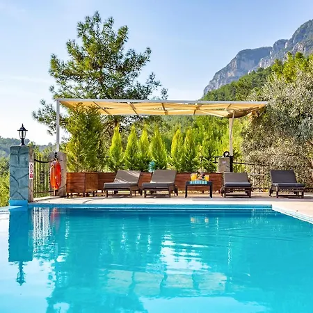 Sleeps 6 Pool Air Con Wifi Kuyucak